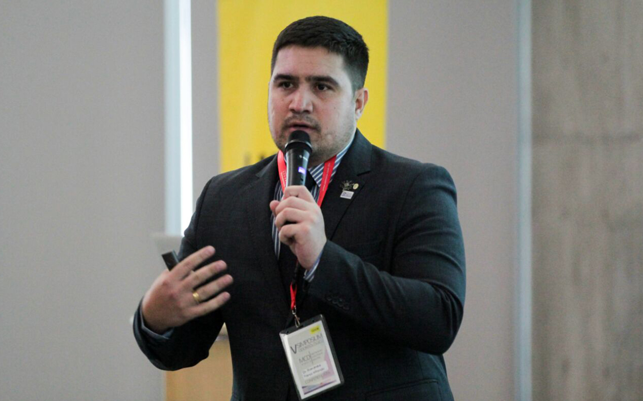 Dr. Alexandre en conferencia.