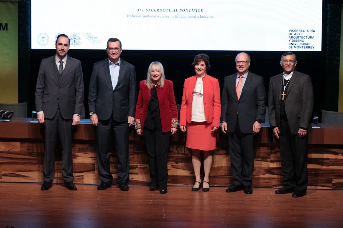 Directivos UDEM en la Cátedra de Arte Sacro