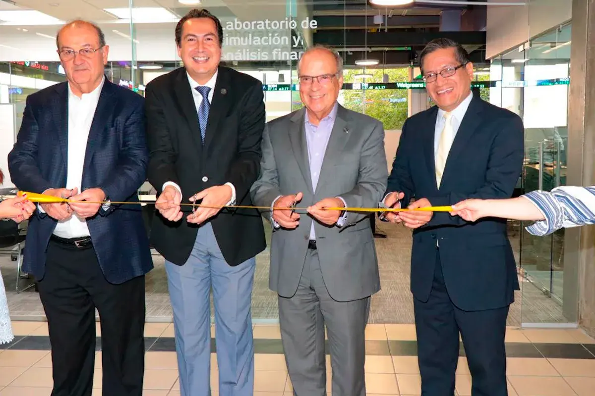 Fortalece UDEM tecnología para análisis de escenarios financieros