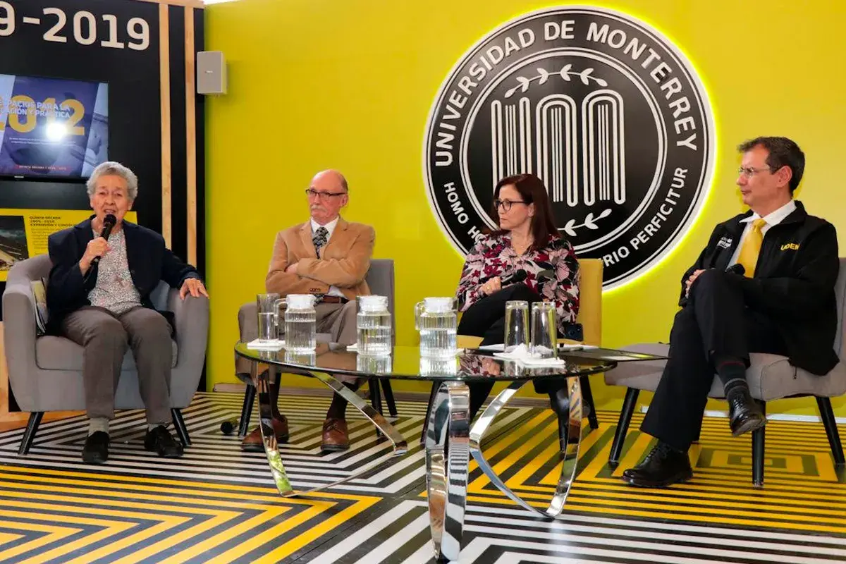 Reflexionan sobre la "línea del tiempo" de la UDEM