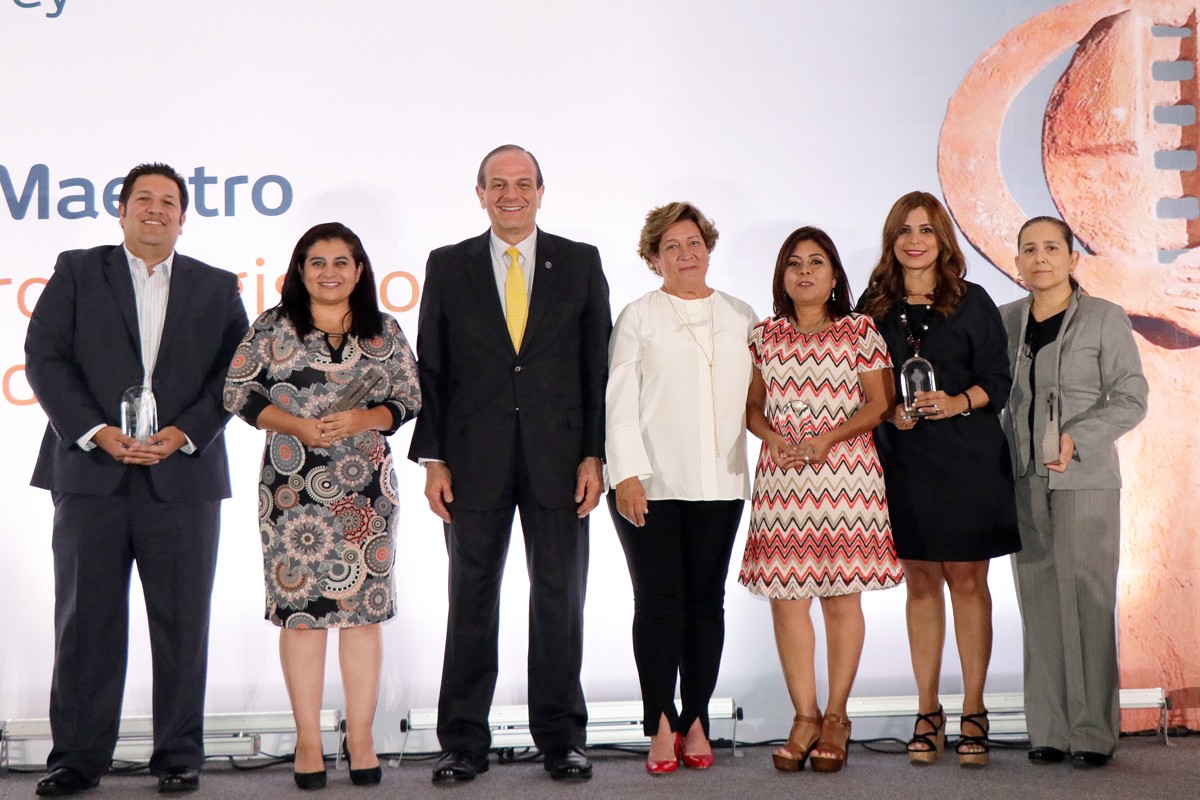 Ganadores del Premio Pro Magistro Roberto Garza Sada 2017