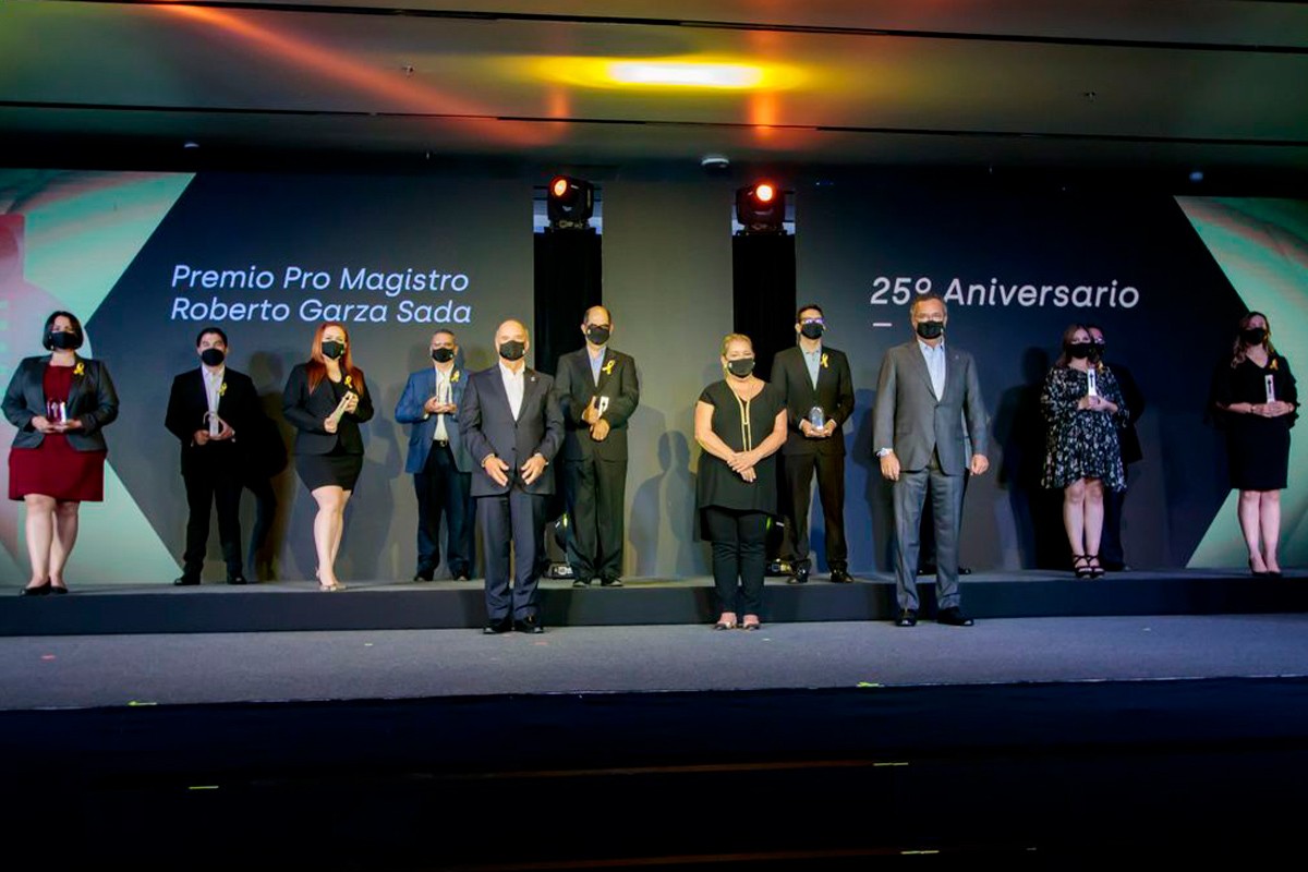 Ganadores del Premio Pro Magistro Roberto Garza Sada 2019 y 2020