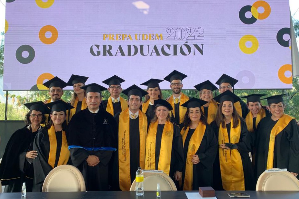 Miembros del Claustro Universitario XII en Graduación de Prepa UDEM PR'22