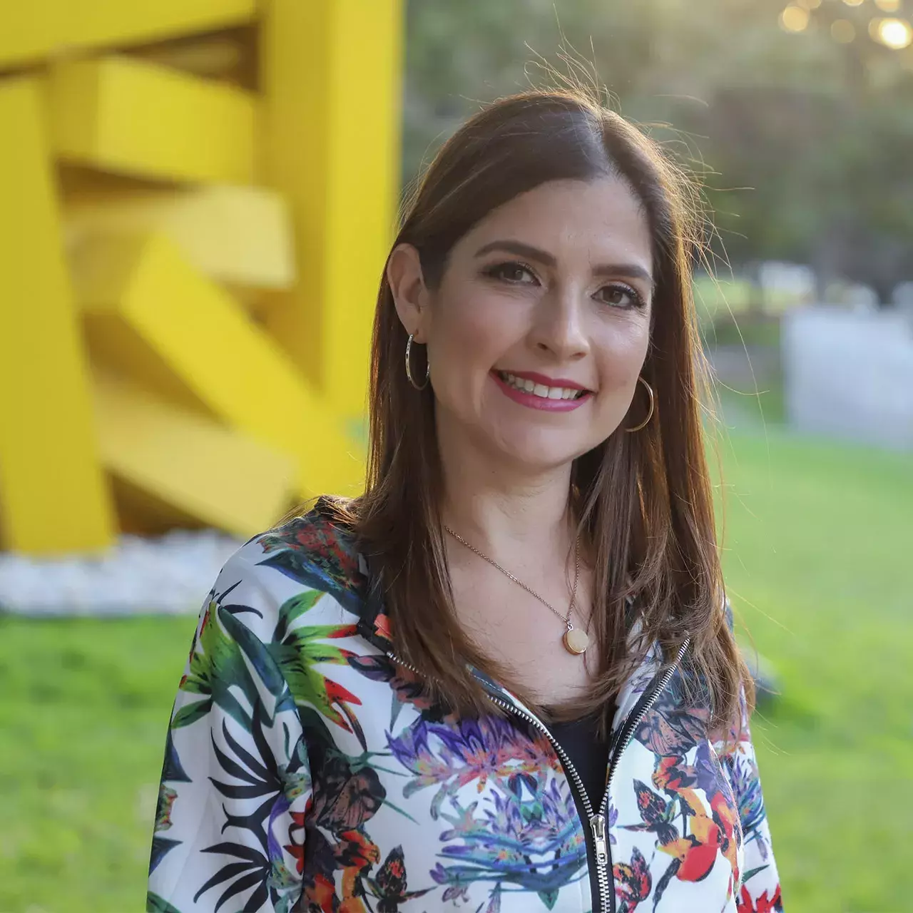 Julia Galelgos, profesora