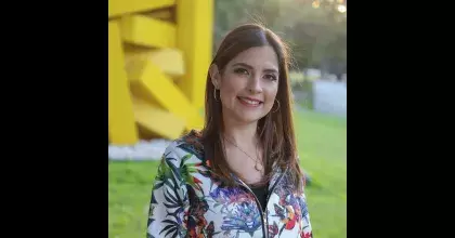 Julia Galelgos, profesora