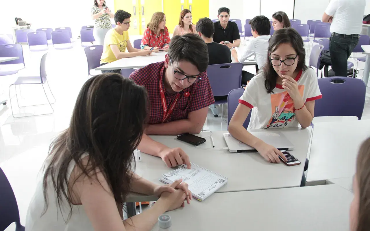 Fotografía de alumnos de prepa UDEM Unidad San Pedro