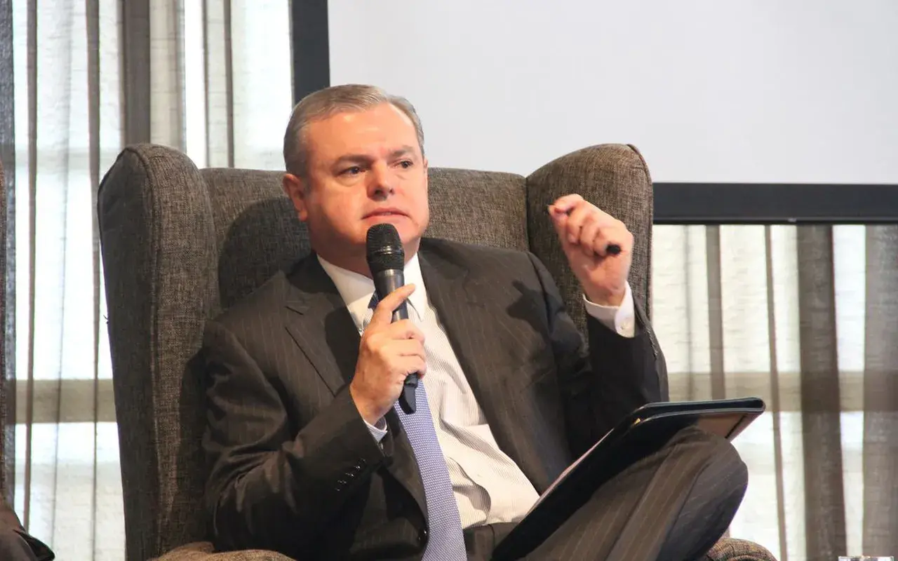 Fotografía de charla en la inauguración del Doctorado en Derecho