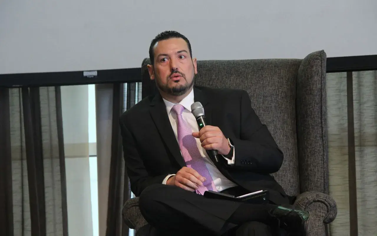 Fotografía de charla en la inauguración del Doctorado en Derecho