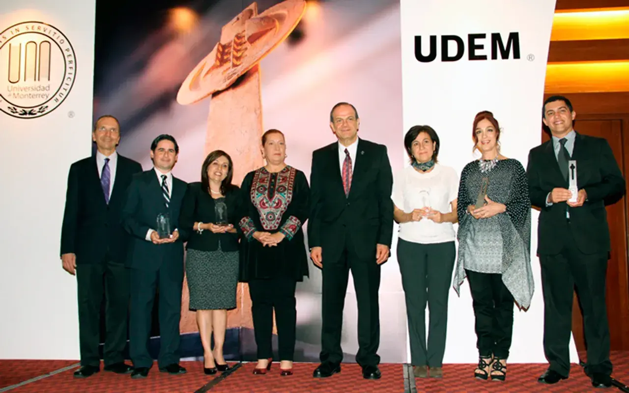 Ganadores del Premio Pro Magistro Roberto Garza Sada 2012