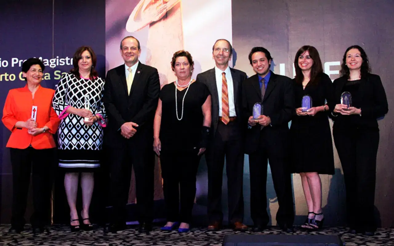 Ganadores del Premio Pro Magistro Roberto Garza Sada 2014