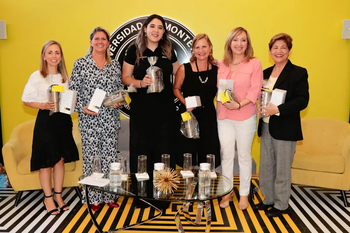 De izquierda a derecha: Laura Peña, Martha Herrera, Fernanda Ramos, Estela Villarreal, Sofía Segovia y Zeta Melva Triana.