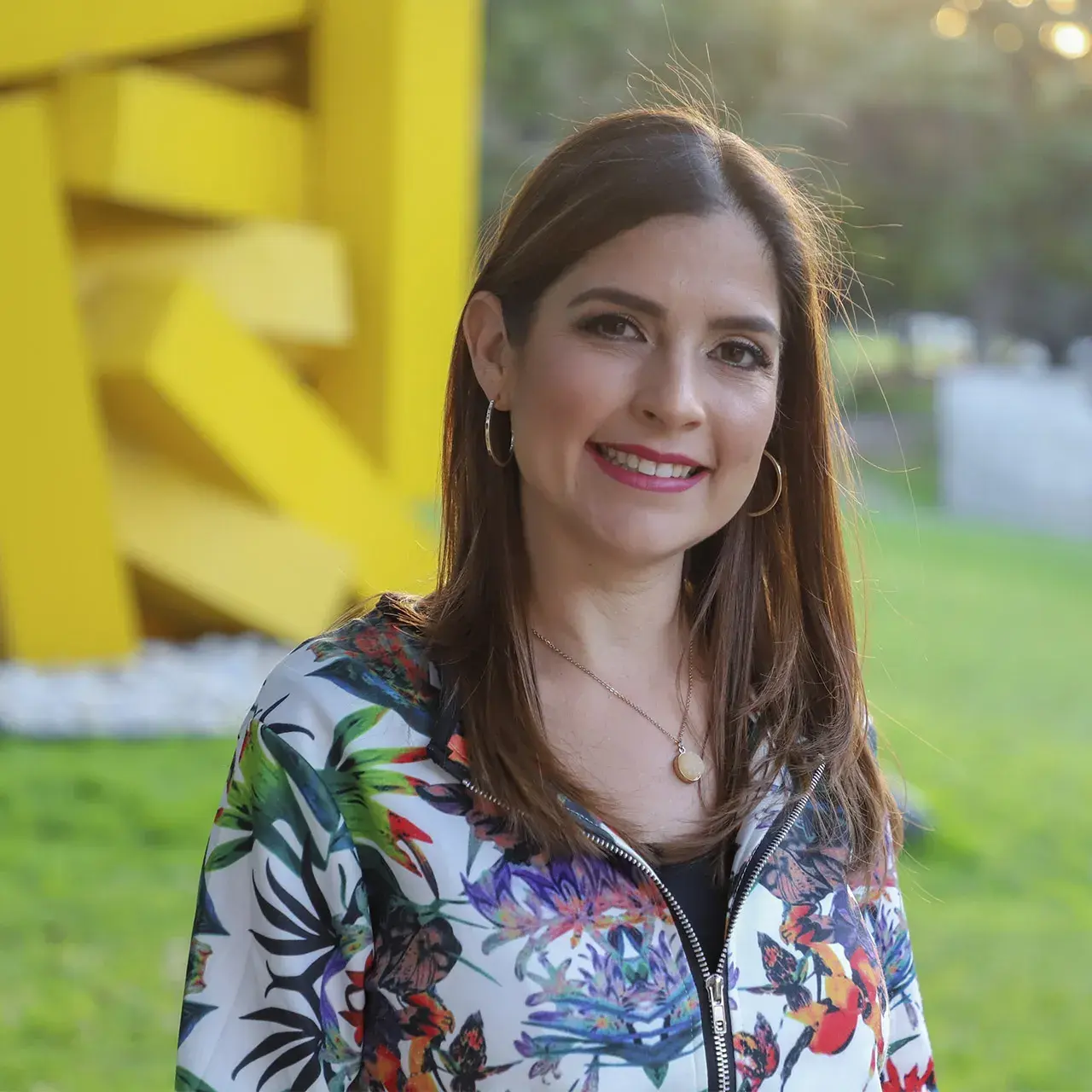 Julia Galelgos, profesora