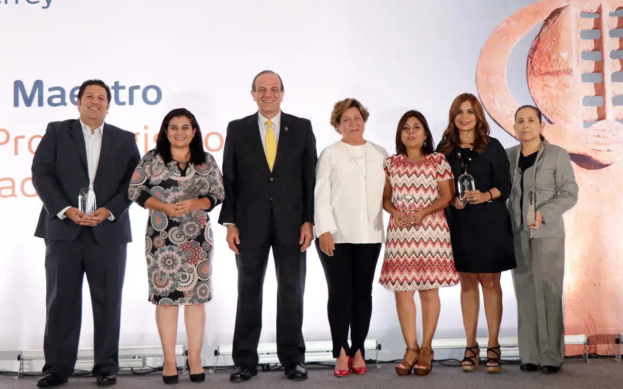 Ganadores del Premio Pro Magistro Roberto Garza Sada 2017