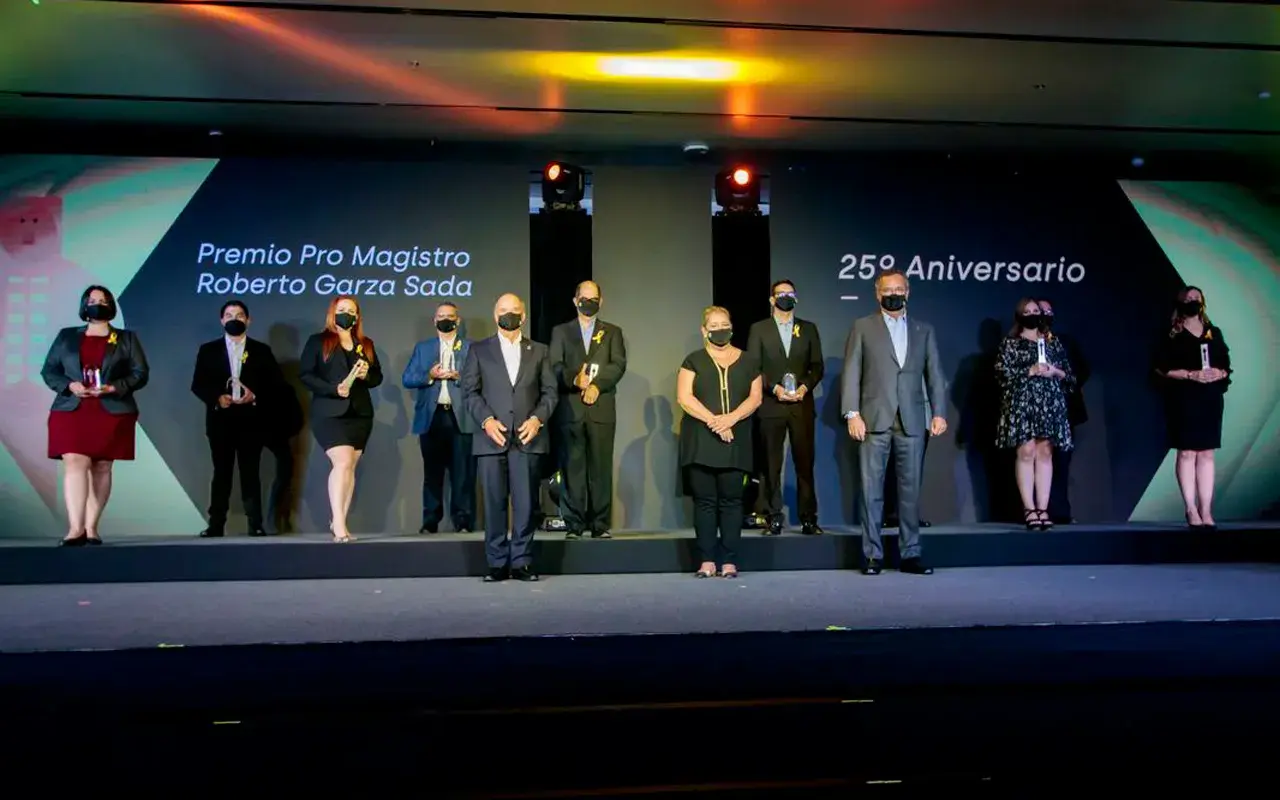Ganadores del Premio Pro Magistro Roberto Garza Sada 2019 y 2020
